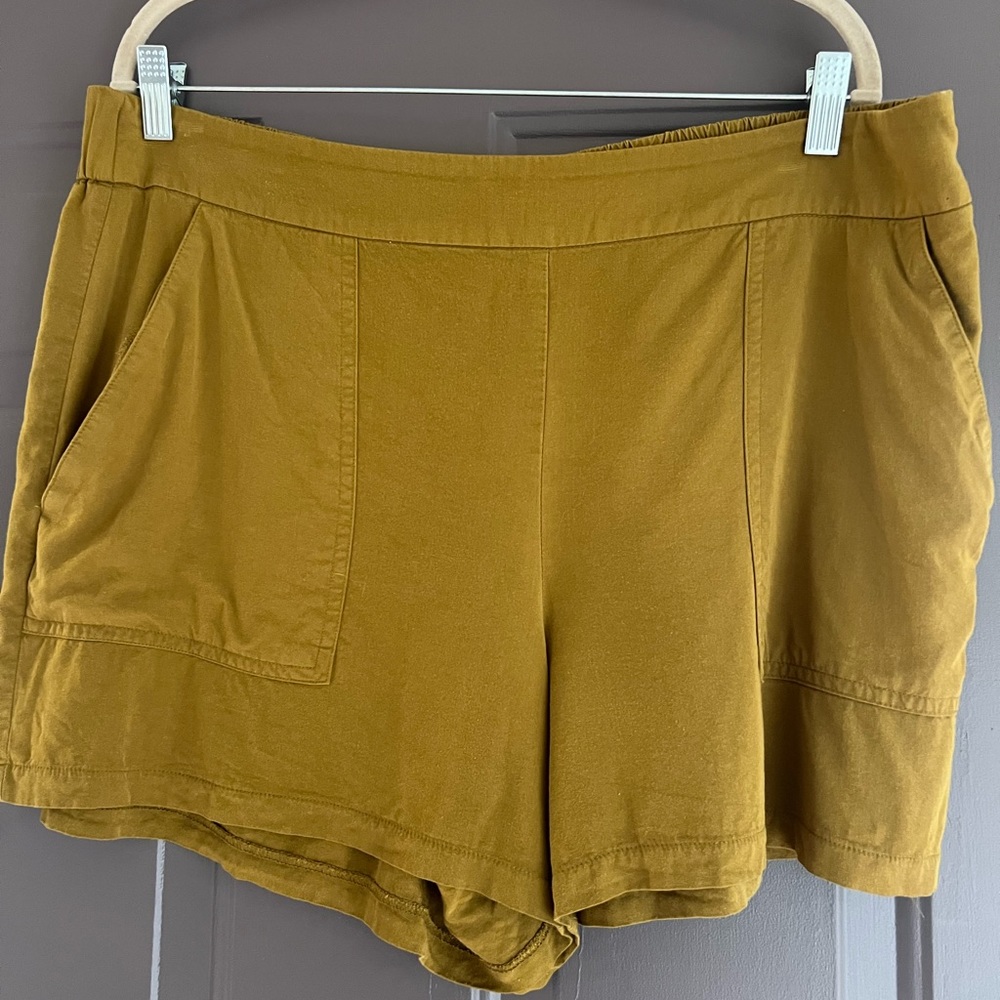 Loose Fitting Nine West Olive Green Shorts